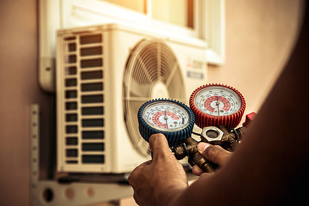 Professional Hvac technician working in Tebbetts, MO